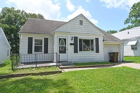 6853 Warder Dr, Cincinnati, OH 45224 photo 3