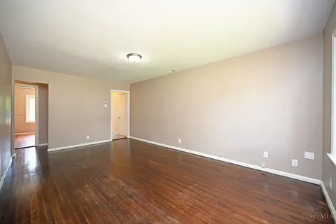 6853 Warder Dr, Cincinnati, OH 45224 photo 5