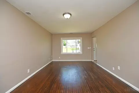 6853 Warder Dr, Cincinnati, OH 45224 photo 8