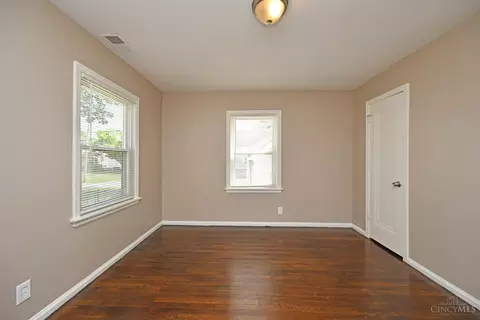 6853 Warder Dr, Cincinnati, OH 45224 photo 21