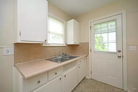 6853 Warder Dr, Cincinnati, OH 45224 photo 18