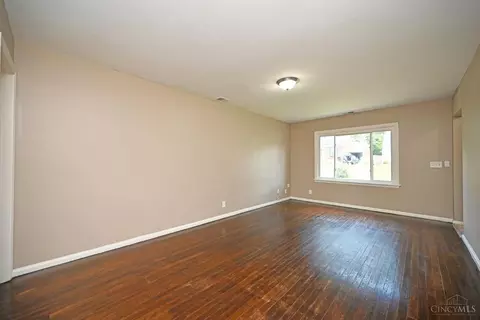 6853 Warder Dr, Cincinnati, OH 45224 photo 9