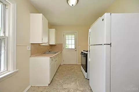 6853 Warder Dr, Cincinnati, OH 45224 photo 14