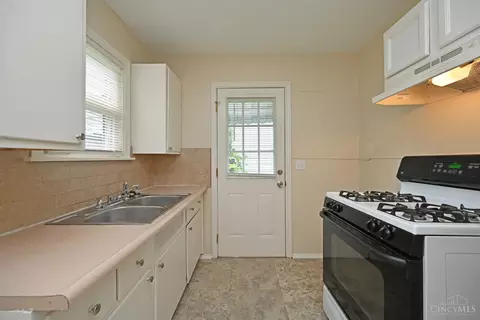 6853 Warder Dr, Cincinnati, OH 45224 photo 15
