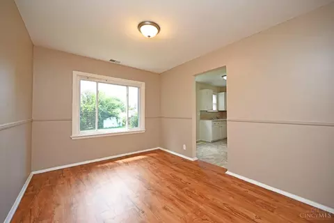 6853 Warder Dr, Cincinnati, OH 45224 photo 11