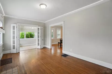 Living - 3933 Vine St, Cincinnati, OH 45217 photo 2 of 3