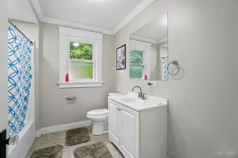 Bath - 3933 Vine St, Cincinnati, OH 45217 photo 1 of 4