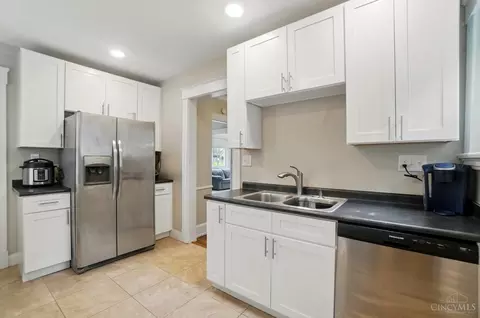 Kitchen - 3933 Vine St, Cincinnati, OH 45217 photo 1 of 3