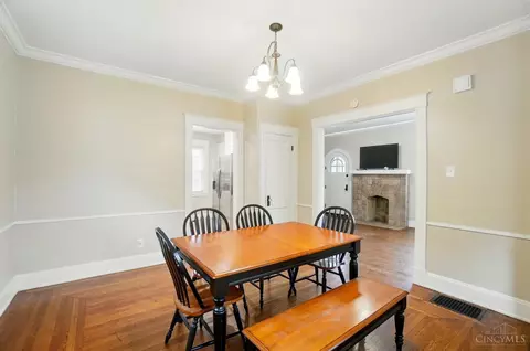 Dining - 3933 Vine St, Cincinnati, OH 45217 photo 3 of 3