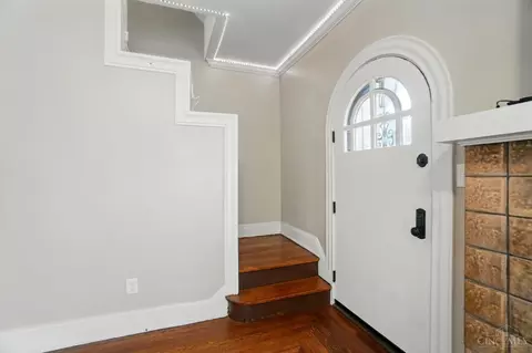 Entry Way - 3933 Vine St, Cincinnati, OH 45217 photo 3 of 3