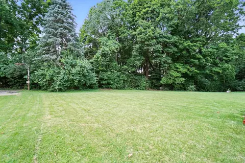 Exterior - 9015 Cotillion Dr, Cincinnati, OH 45231 photo 7 of 10