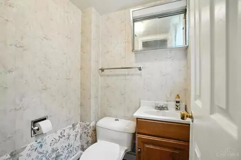 Bath - 9015 Cotillion Dr, Cincinnati, OH 45231 photo 7 of 8