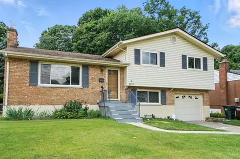 Exterior - 9015 Cotillion Dr, Cincinnati, OH 45231 photo 2 of 10