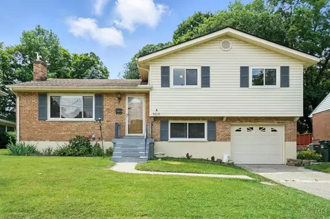 9015 Cotillion Dr, Cincinnati, OH 45231