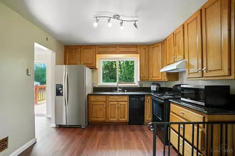 Kitchen - 9015 Cotillion Dr, Cincinnati, OH 45231 photo 4 of 4