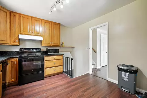 Kitchen - 9015 Cotillion Dr, Cincinnati, OH 45231 photo 2 of 4