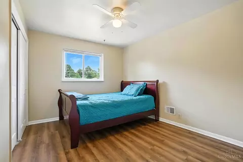 Bedroom - 9015 Cotillion Dr, Cincinnati, OH 45231 photo 5 of 6