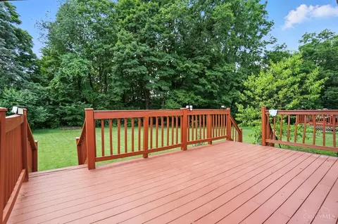 Exterior - 9015 Cotillion Dr, Cincinnati, OH 45231 photo 6 of 10