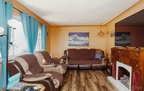 Living - 553 Brantner Ln, Cincinnati, OH 45244 photo 1 of 2