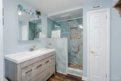Bath - 553 Brantner Ln, Cincinnati, OH 45244 photo 1 of 1