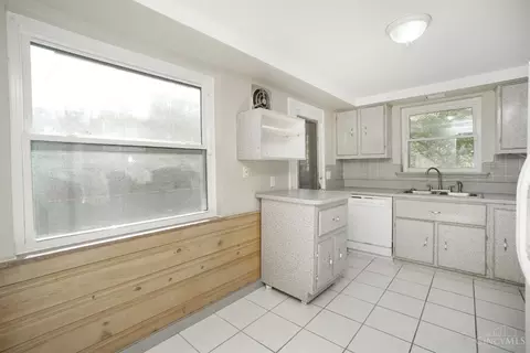 Kitchen - 3520 Edgeview Dr, Cincinnati, OH 45213 photo 5 of 5
