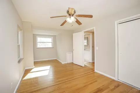 Bedroom - 3520 Edgeview Dr, Cincinnati, OH 45213 photo 4 of 5