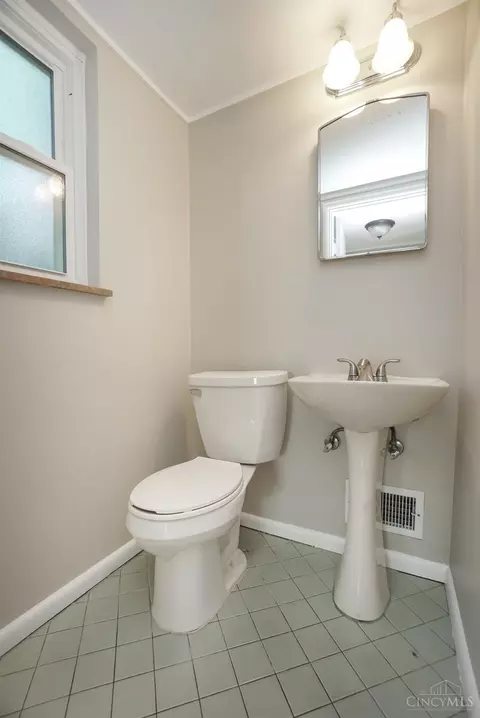Bath - 3520 Edgeview Dr, Cincinnati, OH 45213 photo 1 of 3
