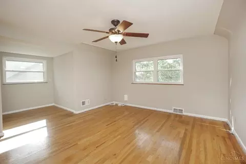 Bedroom - 3520 Edgeview Dr, Cincinnati, OH 45213 photo 3 of 5