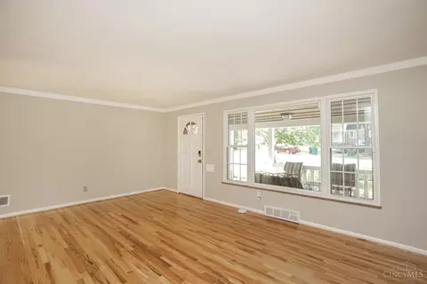 Living - 3520 Edgeview Dr, Cincinnati, OH 45213 photo 2 of 3