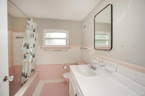 Bath - 3520 Edgeview Dr, Cincinnati, OH 45213 photo 2 of 3