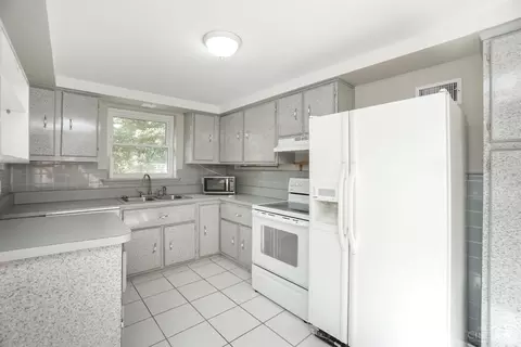 Kitchen - 3520 Edgeview Dr, Cincinnati, OH 45213 photo 1 of 5