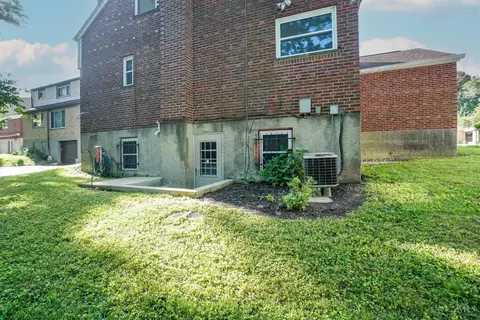 Exterior - 3520 Edgeview Dr, Cincinnati, OH 45213 photo 6 of 10