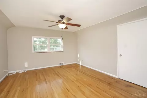 Bedroom - 3520 Edgeview Dr, Cincinnati, OH 45213 photo 2 of 5