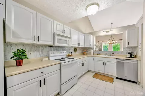 Kitchen - 5743 Summit View Ct, Cincinnati, OH 45247 photo 2 of 2