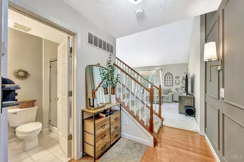Entry Way - 5743 Summit View Ct, Cincinnati, OH 45247 photo 3 of 8