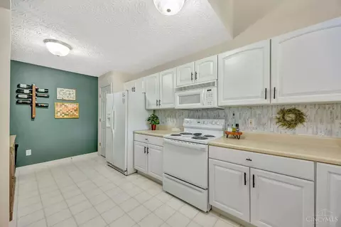 Kitchen - 5743 Summit View Ct, Cincinnati, OH 45247 photo 1 of 2