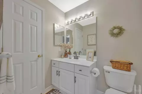 Bath - 5743 Summit View Ct, Cincinnati, OH 45247 photo 3 of 3