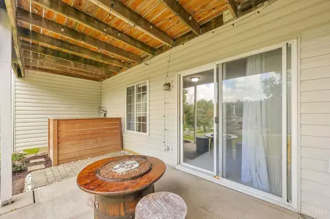 Exterior - 5743 Summit View Ct, Cincinnati, OH 45247 photo 6 of 9
