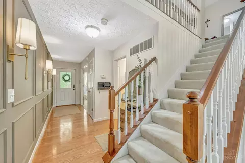 Entry Way - 5743 Summit View Ct, Cincinnati, OH 45247 photo 1 of 8