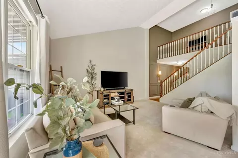 Living - 5743 Summit View Ct, Cincinnati, OH 45247 photo 1 of 5