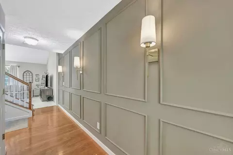 Entry Way - 5743 Summit View Ct, Cincinnati, OH 45247 photo 2 of 8