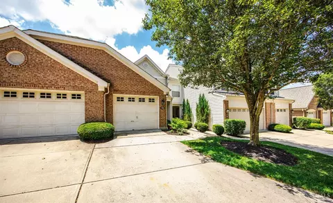 Exterior - 5743 Summit View Ct, Cincinnati, OH 45247 photo 2 of 9