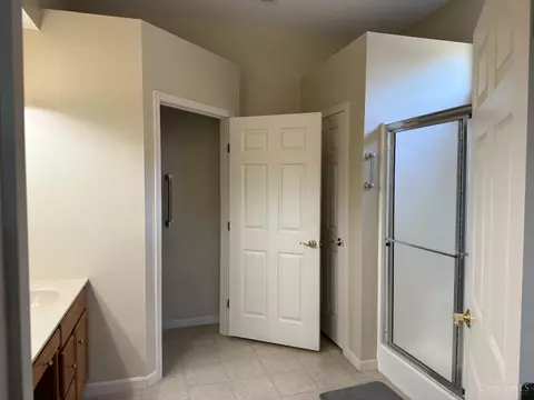 Bath - 3485 Ballymore Ct, Cincinnati, OH 45245 photo 4 of 4