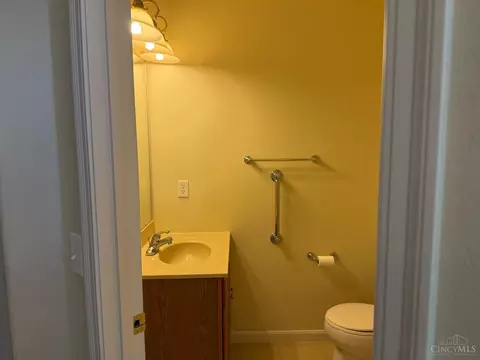 Bath - 3485 Ballymore Ct, Cincinnati, OH 45245 photo 2 of 4