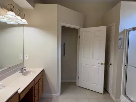 Bath - 3485 Ballymore Ct, Cincinnati, OH 45245 photo 3 of 4