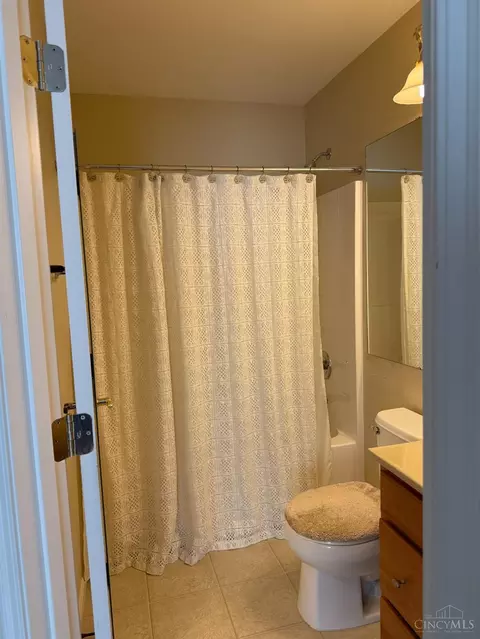 Bath - 3485 Ballymore Ct, Cincinnati, OH 45245 photo 1 of 4