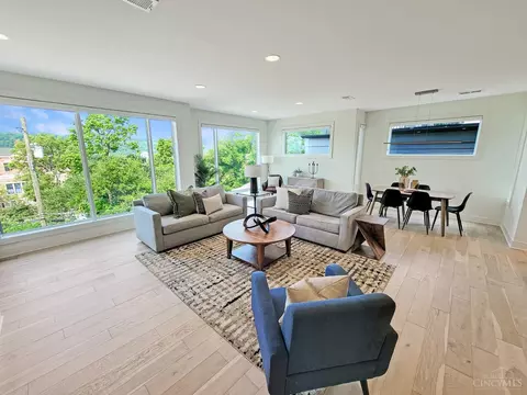 Living - 3936 Feemster St, Cincinnati, OH 45226 photo 1 of 6