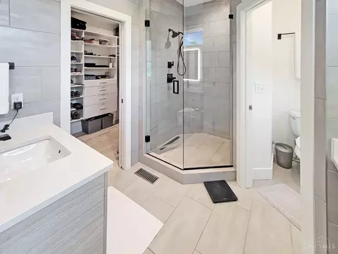 Bath - 3936 Feemster St, Cincinnati, OH 45226 photo 4 of 9