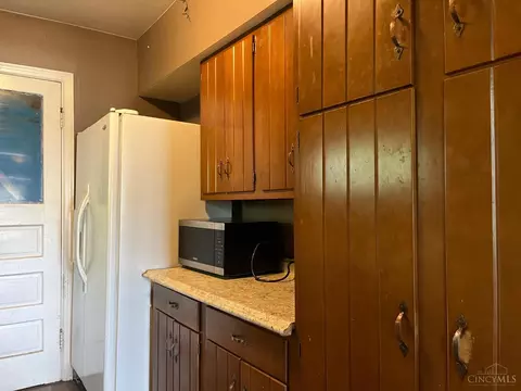 Kitchen - 1411 Summit Rd, Cincinnati, OH 45237 photo 3 of 3