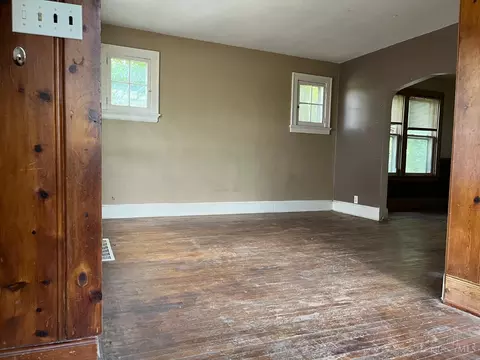 Living - 1411 Summit Rd, Cincinnati, OH 45237 photo 1 of 7